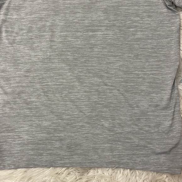 Mens Oakley shirt. - Picture 3 of 7